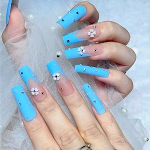 Blue tip, press on nails